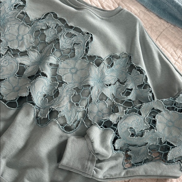 Sweatshirt - Picture 2 of 3